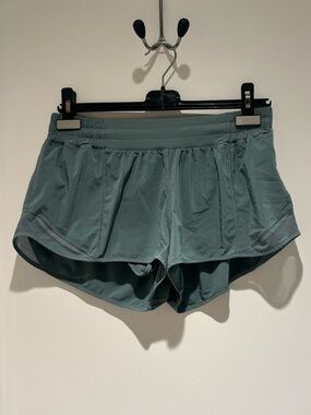 Lululemon Hotty Hot 2.5” Shorts in Tidewater Teal Size 10 NWOT